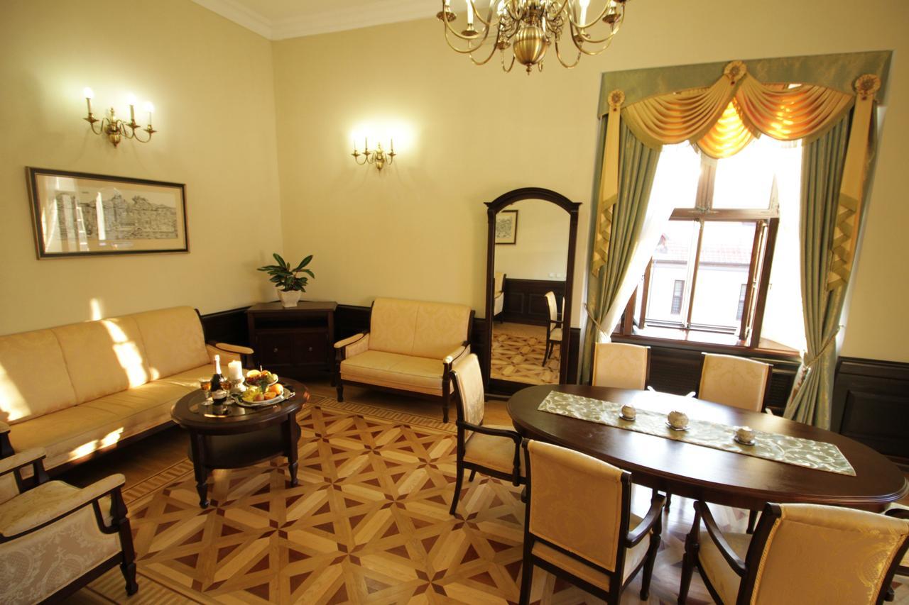 Palace Hotel 니아스비즈 외부 사진