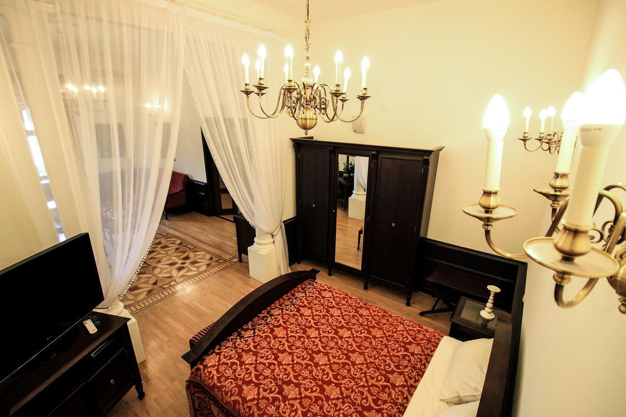 Palace Hotel 니아스비즈 외부 사진